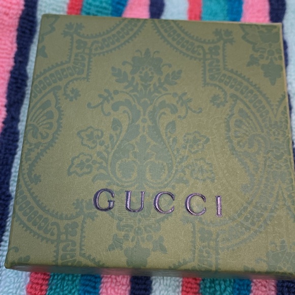 NWOT All Inclusive Set Gucci Hoops!!! - Picture 8 of 8